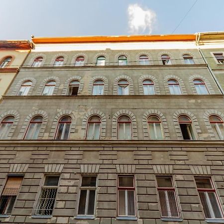 Cozy Nest By The Andrassy Avenue Appartement Boedapest Buitenkant foto